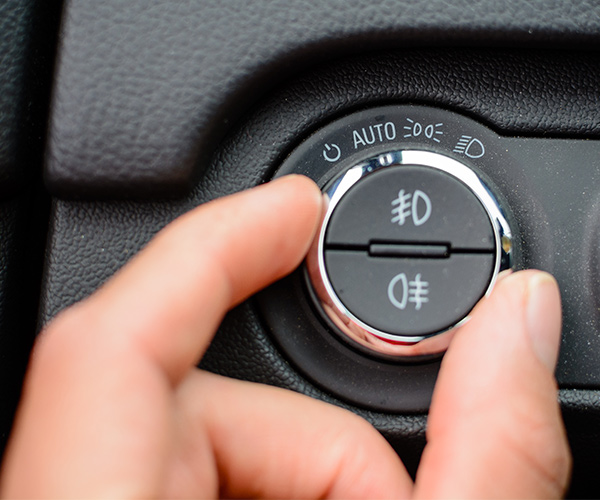 Knopf zum Einstellen des automatischen Lichts